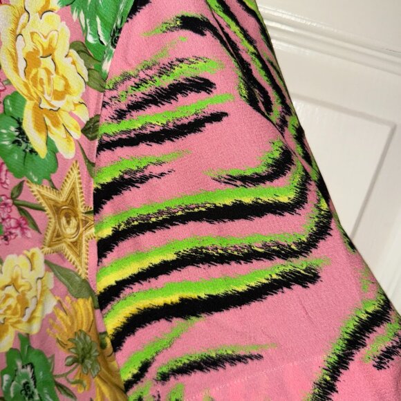 AUTHENTIC  MENS VERSACE SHORT SLEEVE BUTTON UP SHIRT SIZE 48 LOOSE FIT M/L - Picture 7 of 12